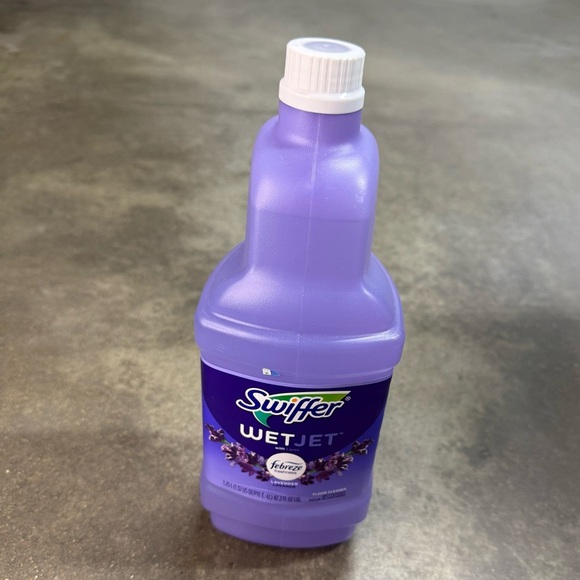 Swiffer WetJet Refill Cleaner 42.2oz Lavender Vanilla & Comfort Febreze New - Picture 1 of 7